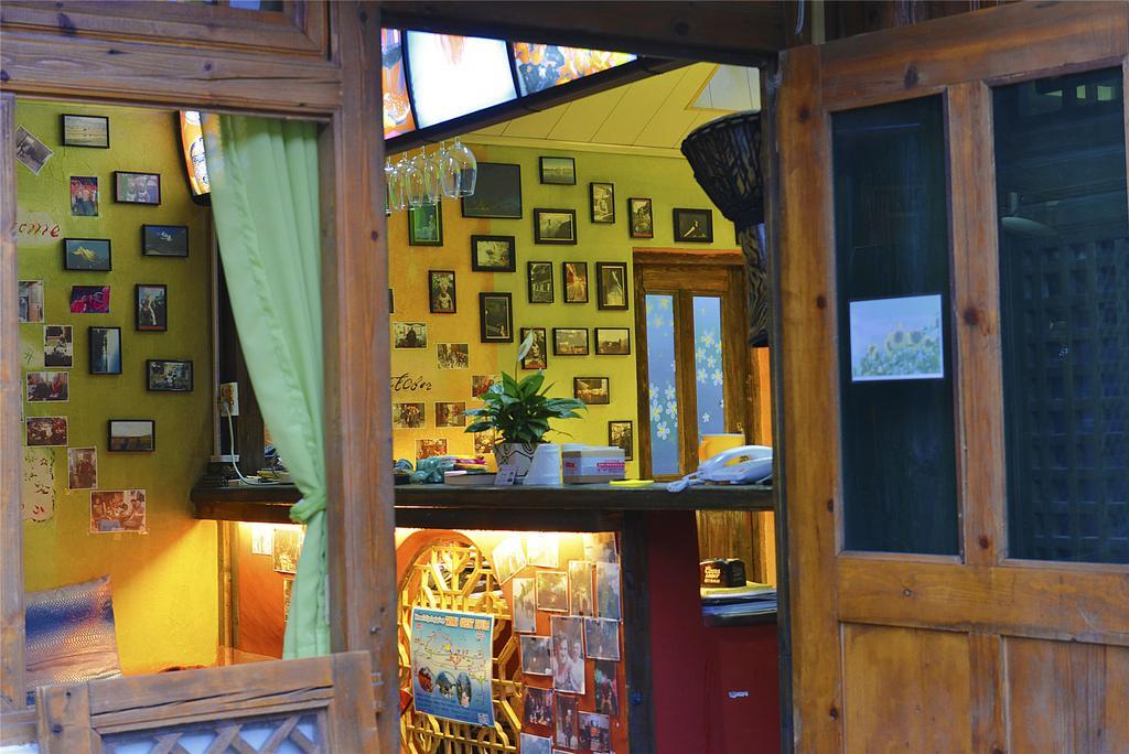 October Inn Lijiang  Buitenkant foto