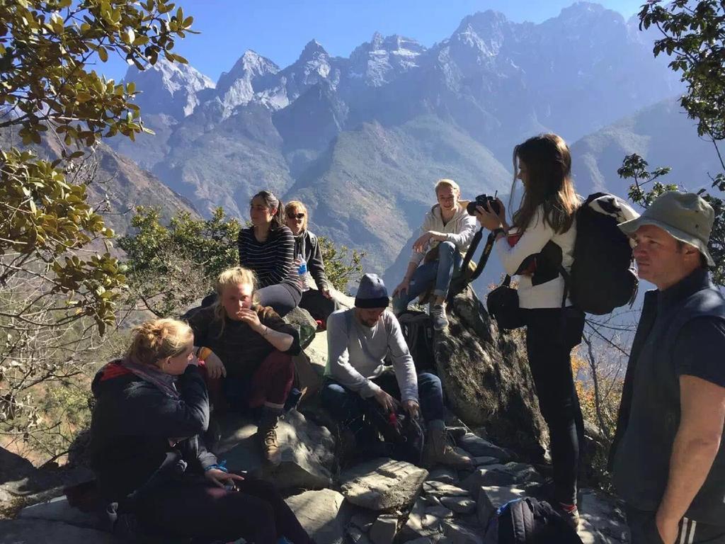 October Inn Lijiang  Buitenkant foto